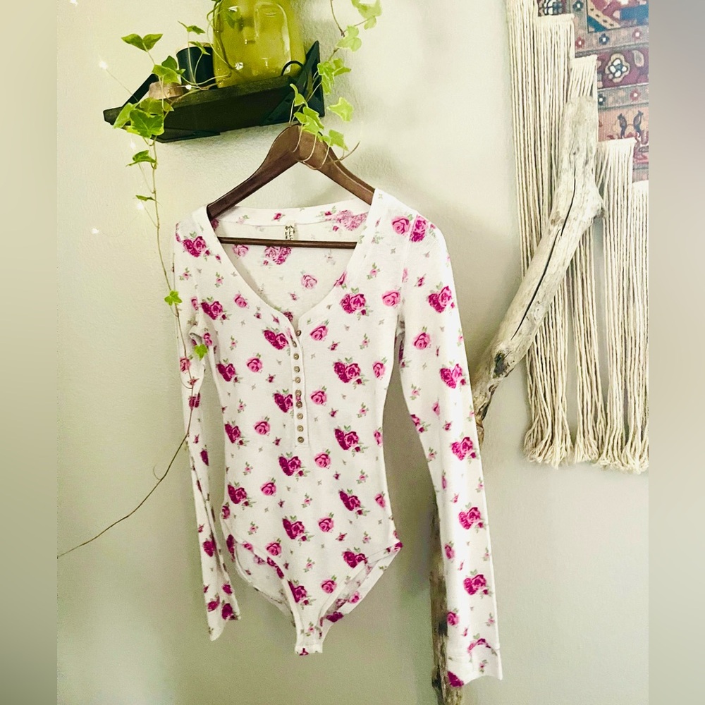 Free People-White Floral Long Sleeve Bodysuit Henley Top-Size: Small